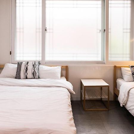 Queen House Hongdae Сеул Екстериор снимка