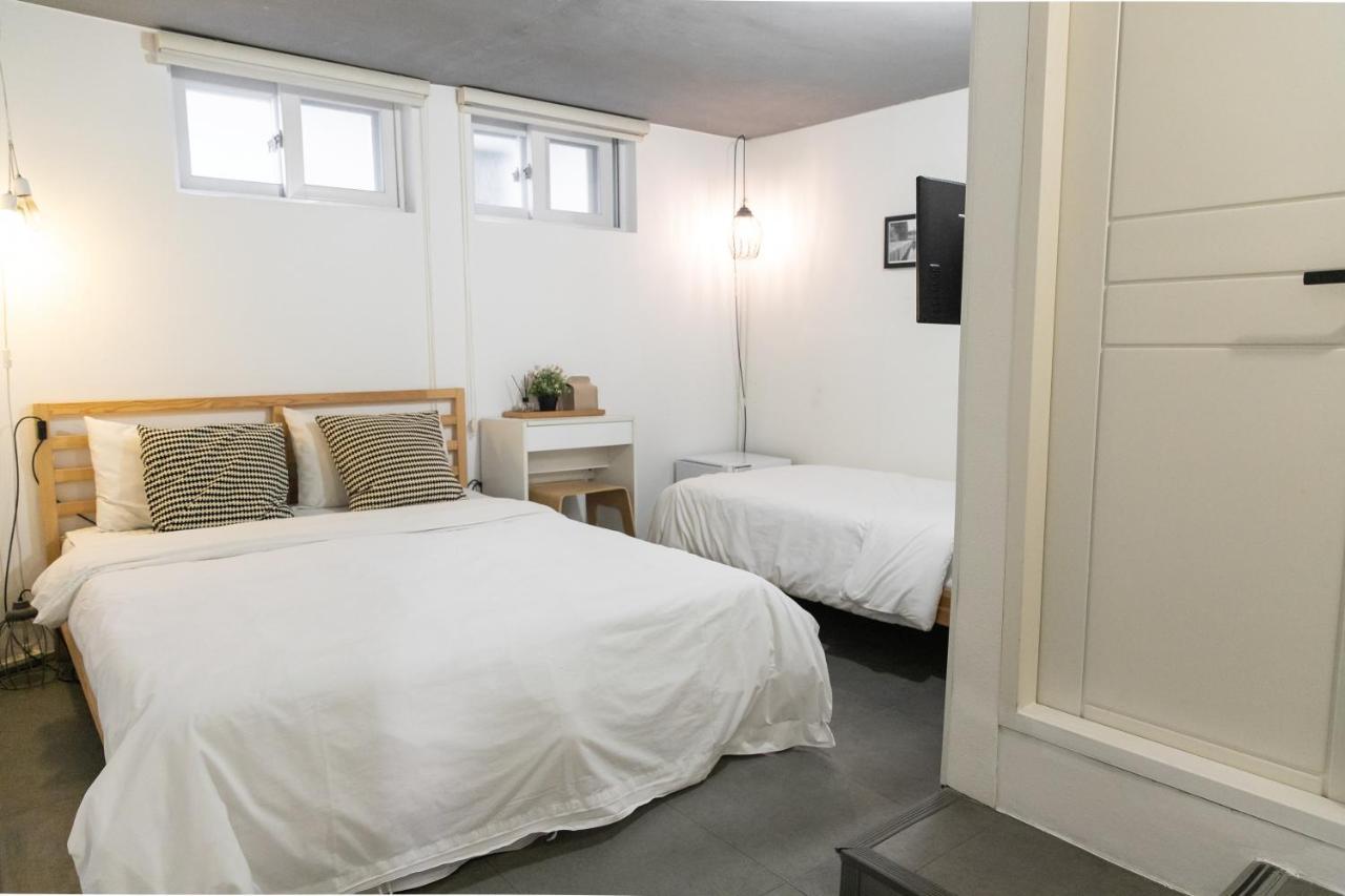 Queen House Hongdae Сеул Екстериор снимка